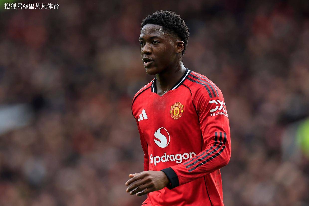 20岁曼联小将赛季“过山车”：从被阿莫林放弃，到续约薪资翻倍
